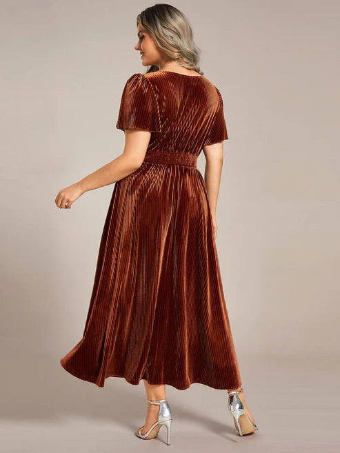 Plus Size A-line V-Neck Short Sleeve Pleated Velvet Fall Wedding Guest Dress/Prom Dresses Party Dresses