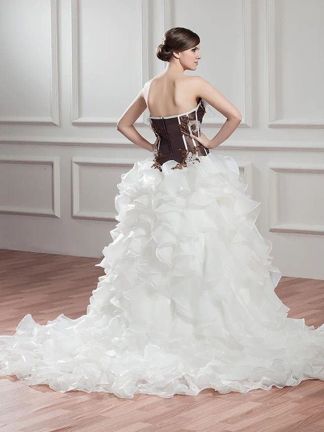 A-Line Wedding Dresses Tulle Layers Strapless Chapel Train Lace Organza Satin Strapless with Beading Appliques Cascading Ruffles