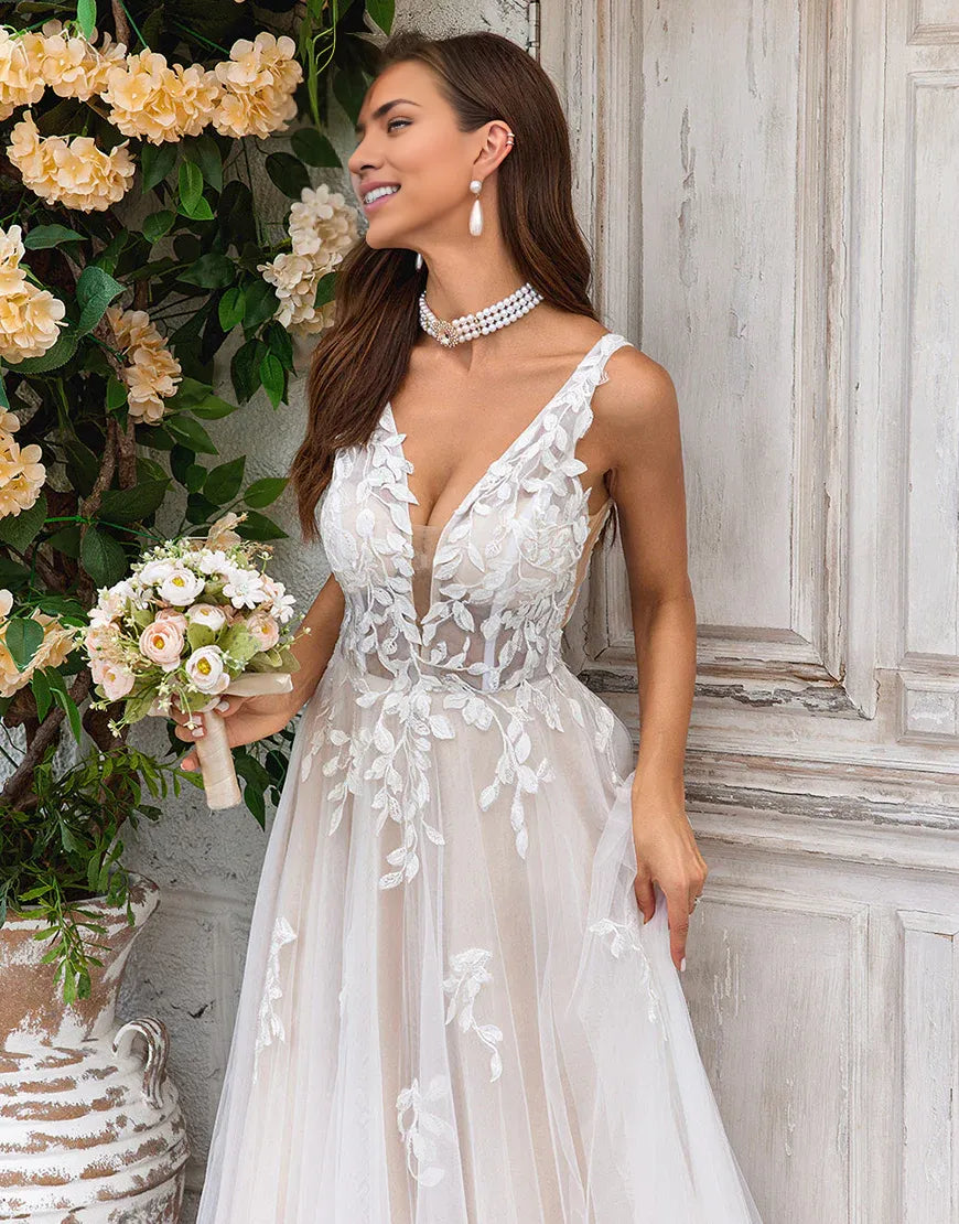 XinQingXiu Charming A-Line V-Neck Lace Ivory Long Wedding Dress With Applique