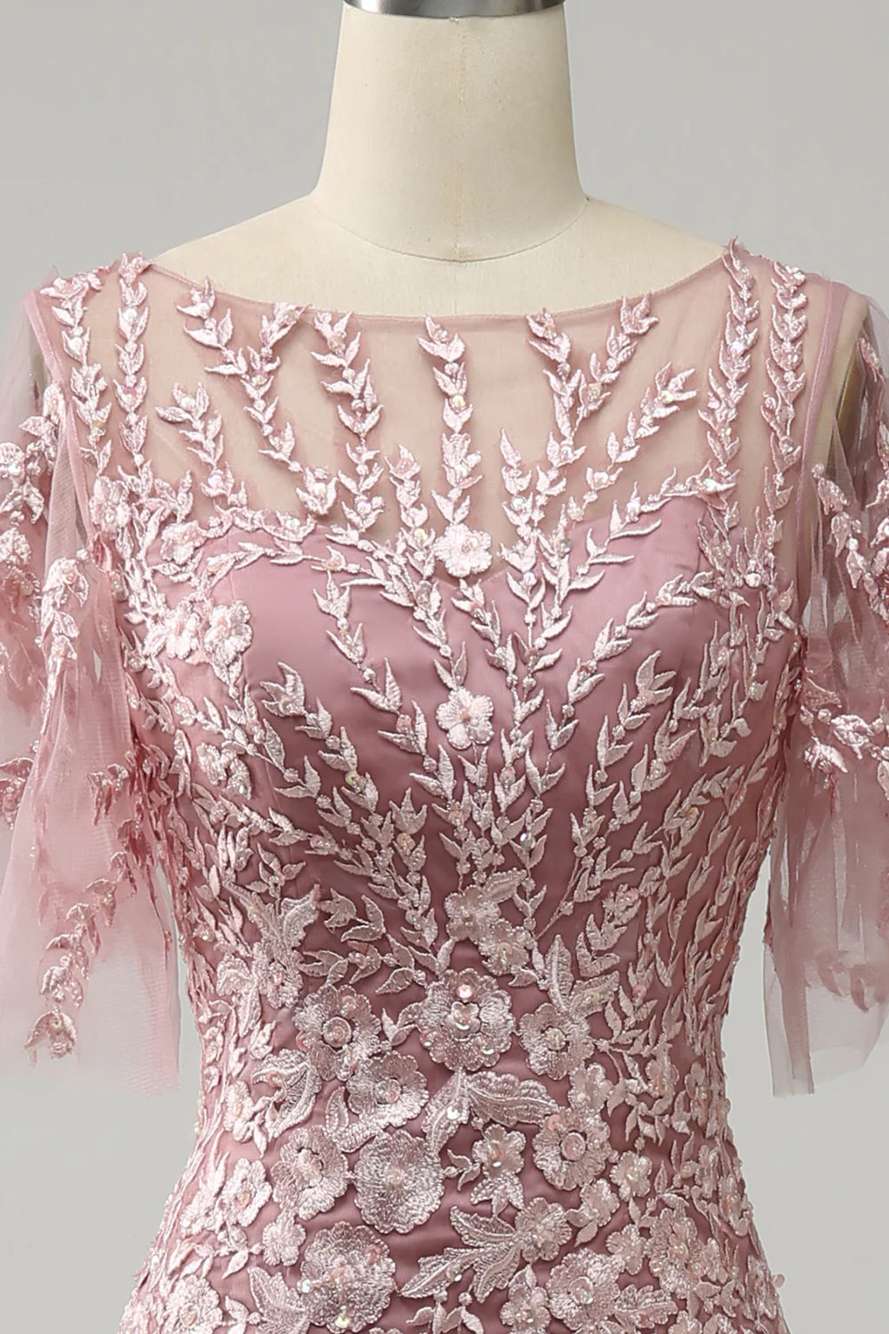Lace Mermaid Scoop Neck Tulle Mother of the Bride Dress With Embroidery Appliques