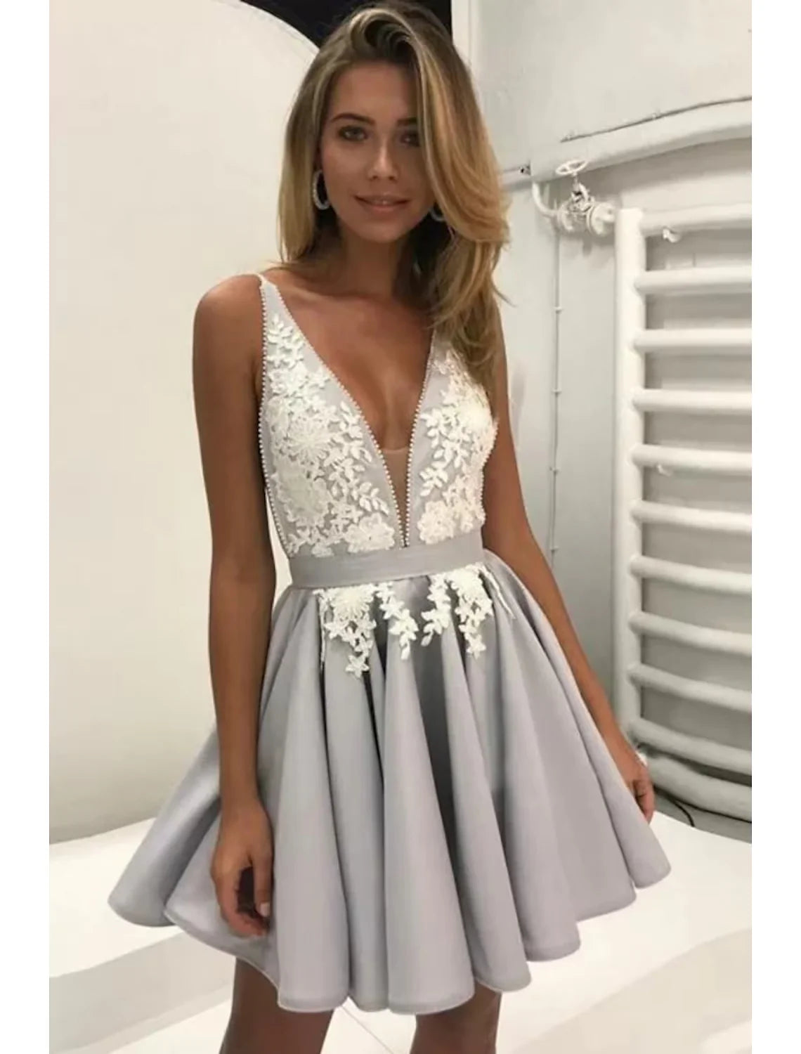 A-Line Cocktail Dresses Party Dress Graduation Short / Mini Sleeveless V Neck Satin Backless with Beading Appliques 1 review