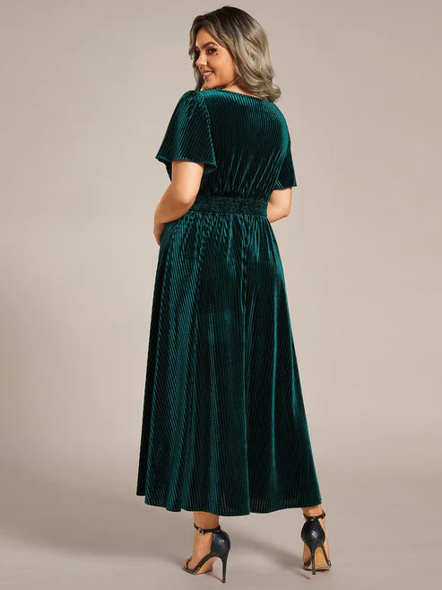 Plus Size A-line V-Neck Short Sleeve Pleated Velvet Fall Wedding Guest Dress/Prom Dresses Party Dresses