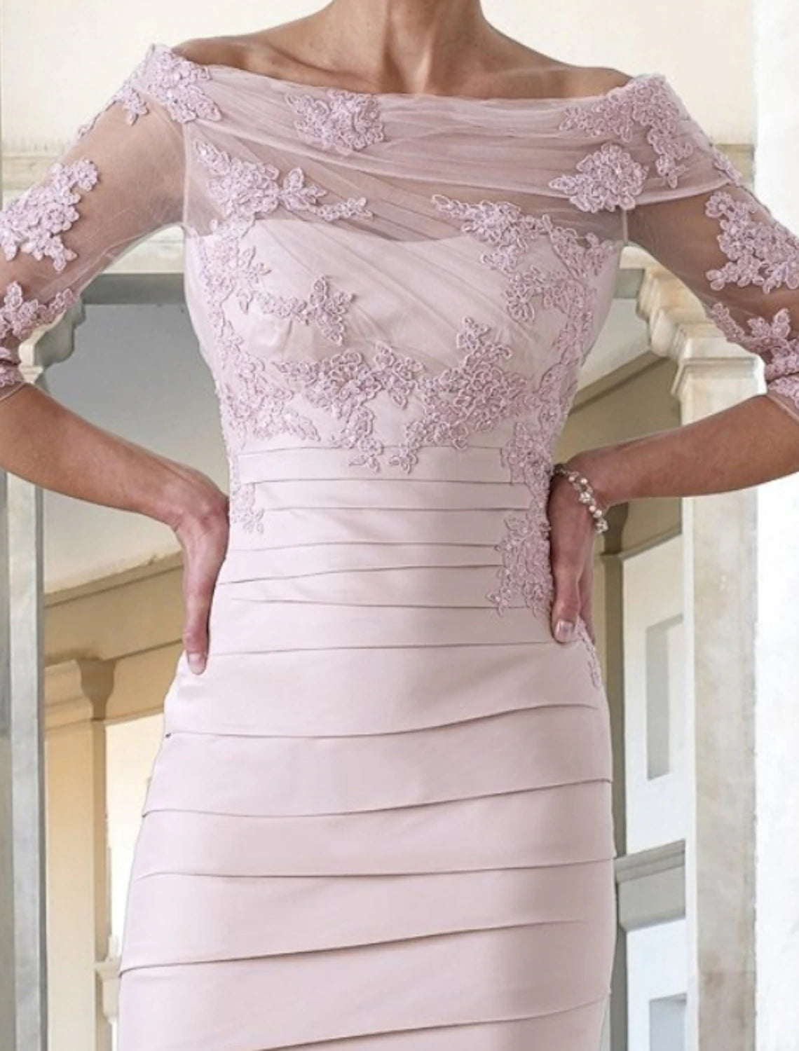 Sheath / Column Mother of the Bride Dress Wedding Guest Jewel Neck Knee Length Taffeta Half Sleeve with Appliques