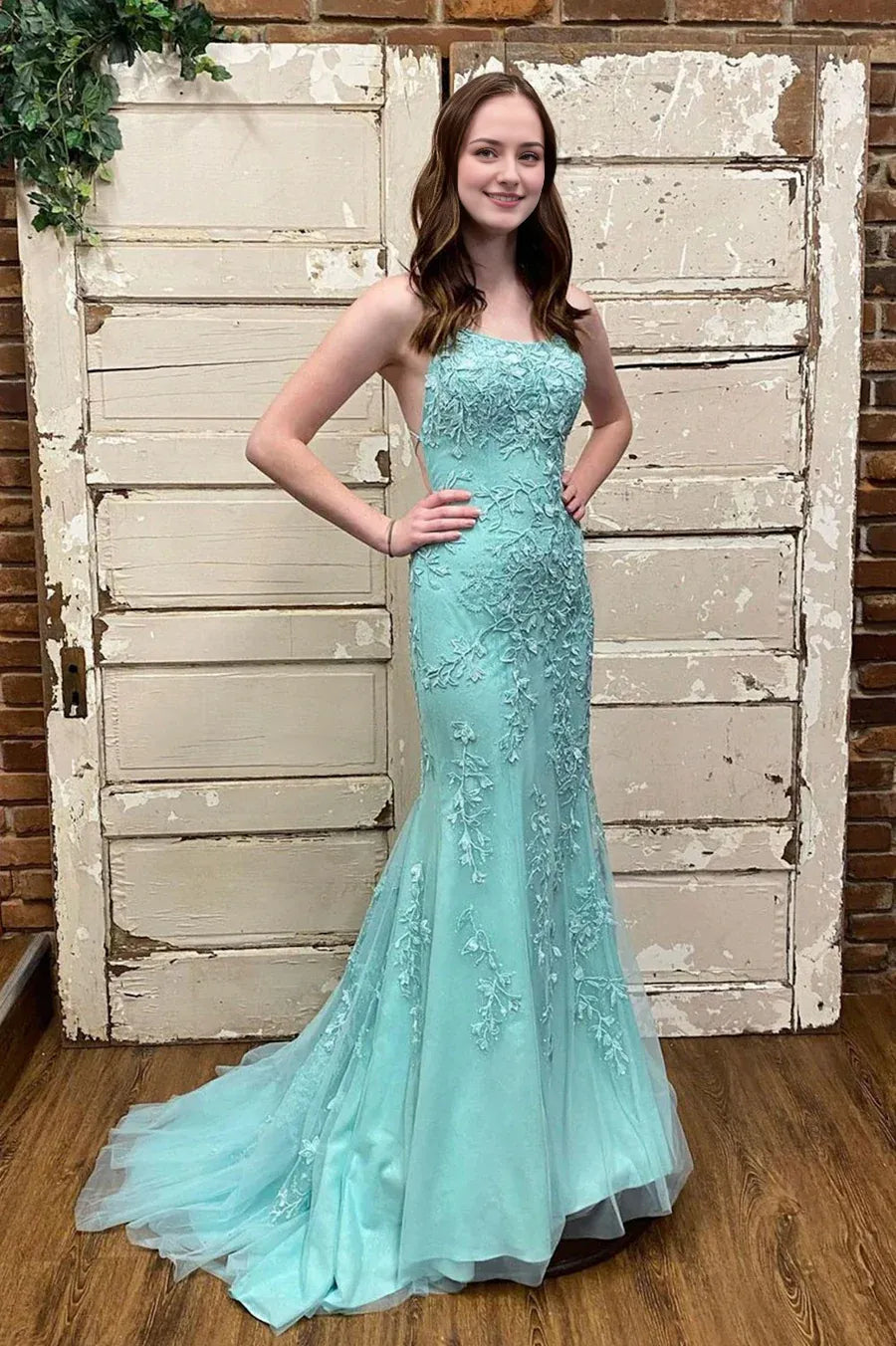 Sheath Mermaid Spaghetti Straps Lace Long Prom Dress Backless Evening Party Dress With Appliques