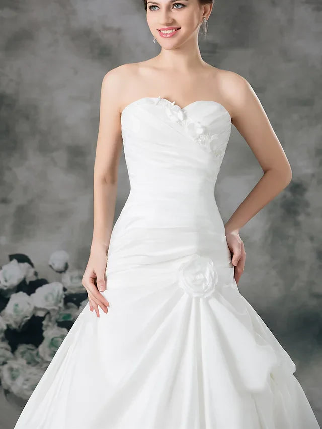 A-Line Wedding Dresses Sweetheart Neckline Court Train Satin Taffeta Strapless with Ruched Side-Draped