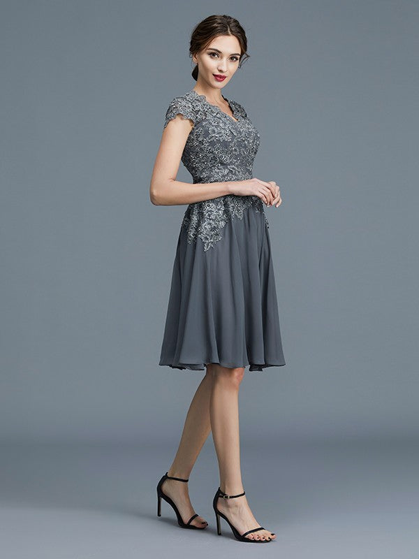 A-Line/Princess V-neck Chiffon Applique Sleeveless Knee-Length Mother of the Bride Dresses