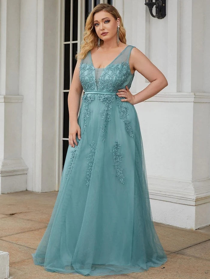 Plus Size Elegant Sleeveless Applique Flowy Tulle Evening Dress