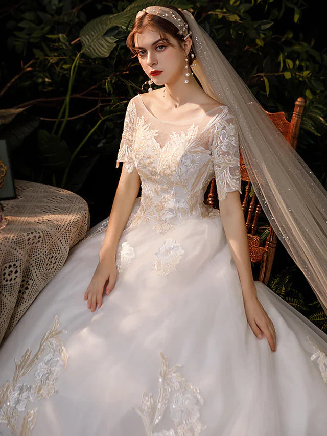 Princess Ball Gown Wedding Dresses Jewel Neck Chapel Train Lace Tulle Short Sleeve Formal Luxurious Detail with Appliques