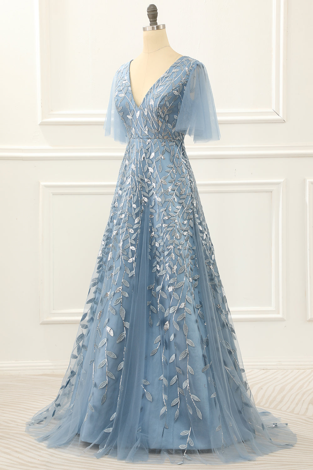 A Line Tulle Prom Dress With Lace Appliques V-neck Floor Length Beautiful
