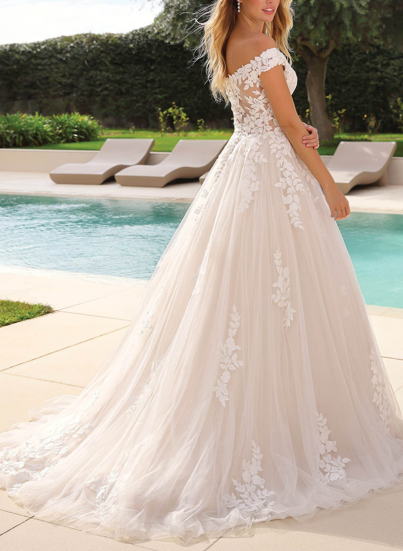 Off-The-Shoulder Ball-Gown Wedding Dresses With Classic Lace Floor Length Elegant