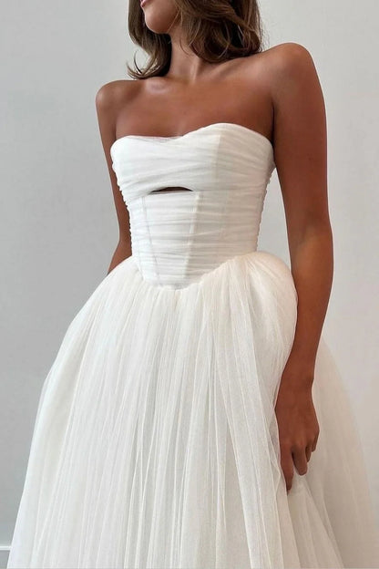 Strapless Wedding Dress Ball Gown Corset Tulle Bridal Dress With Sweep Train Off Shoulder Solid Color