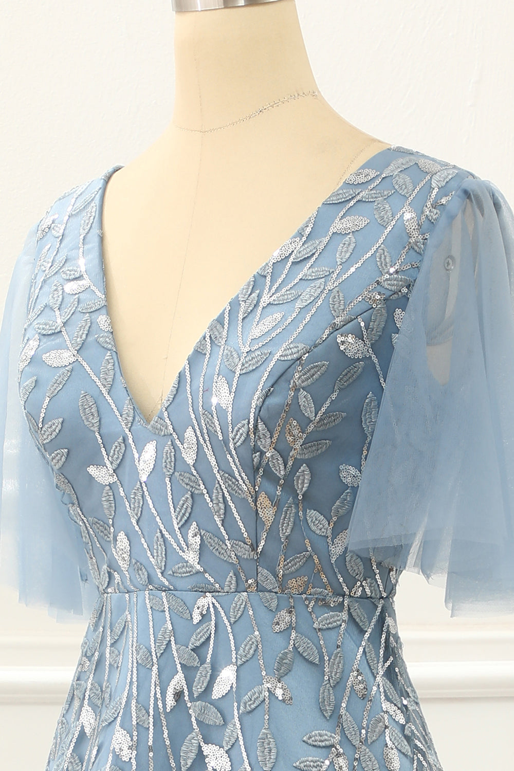 A Line Tulle Prom Dress With Lace Appliques V-neck Floor Length Beautiful