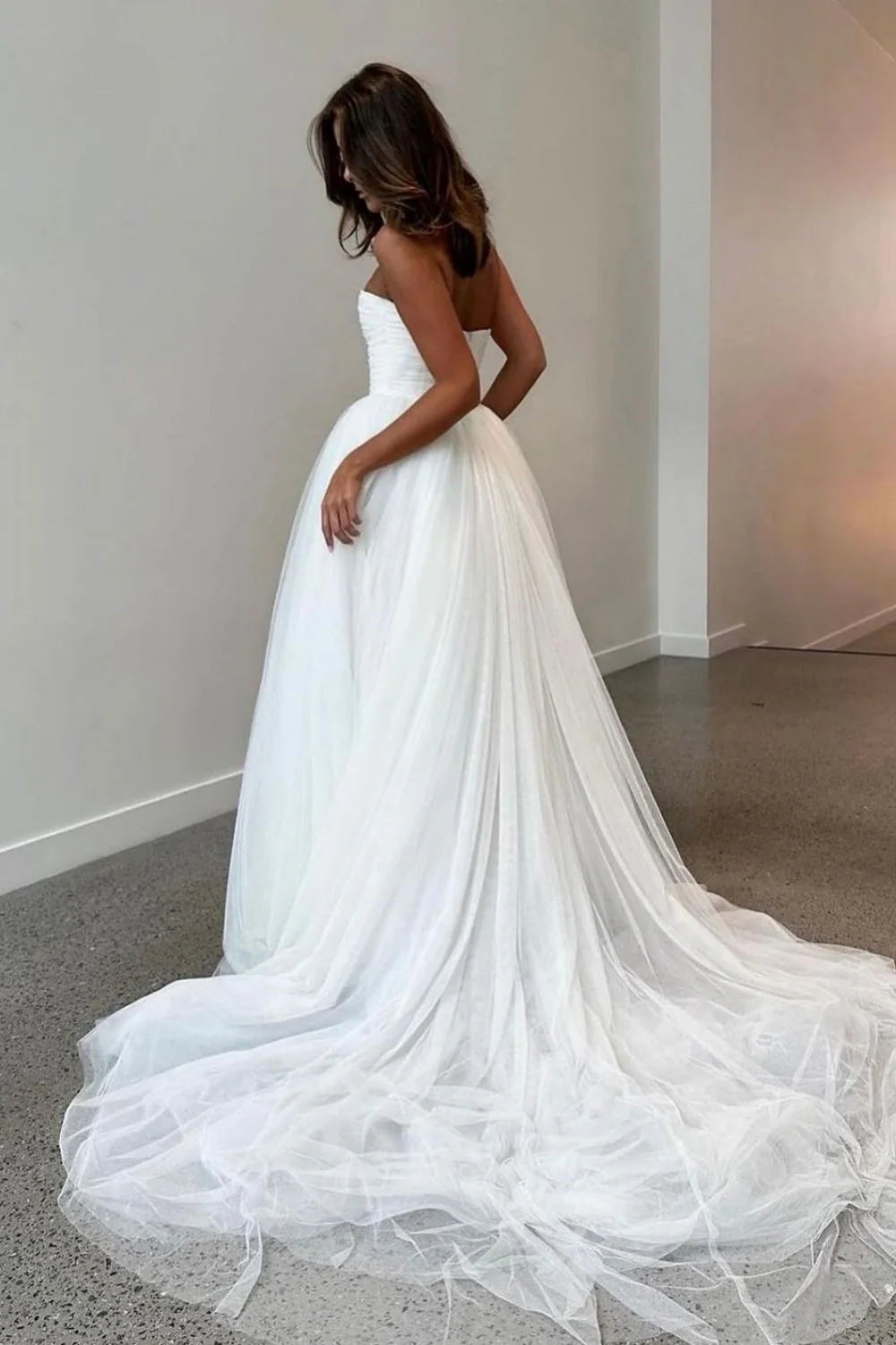 Strapless Wedding Dress Ball Gown Corset Tulle Bridal Dress With Sweep Train Off Shoulder Solid Color