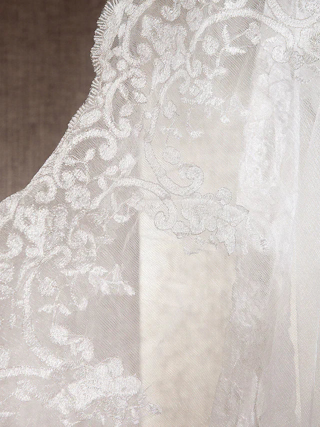 A-line Wedding Dresses Scoop Neck Lace Tulle Sleeveless Elegant & Luxurious with Appliques