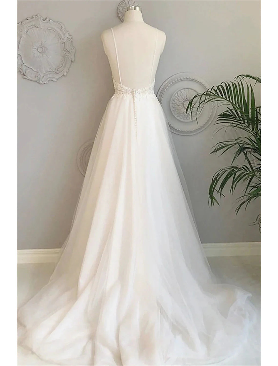 Romantic Beach Wedding Dresses A-Line Sweetheart Spaghetti Strap Court Train Bridal Gowns With Appliques