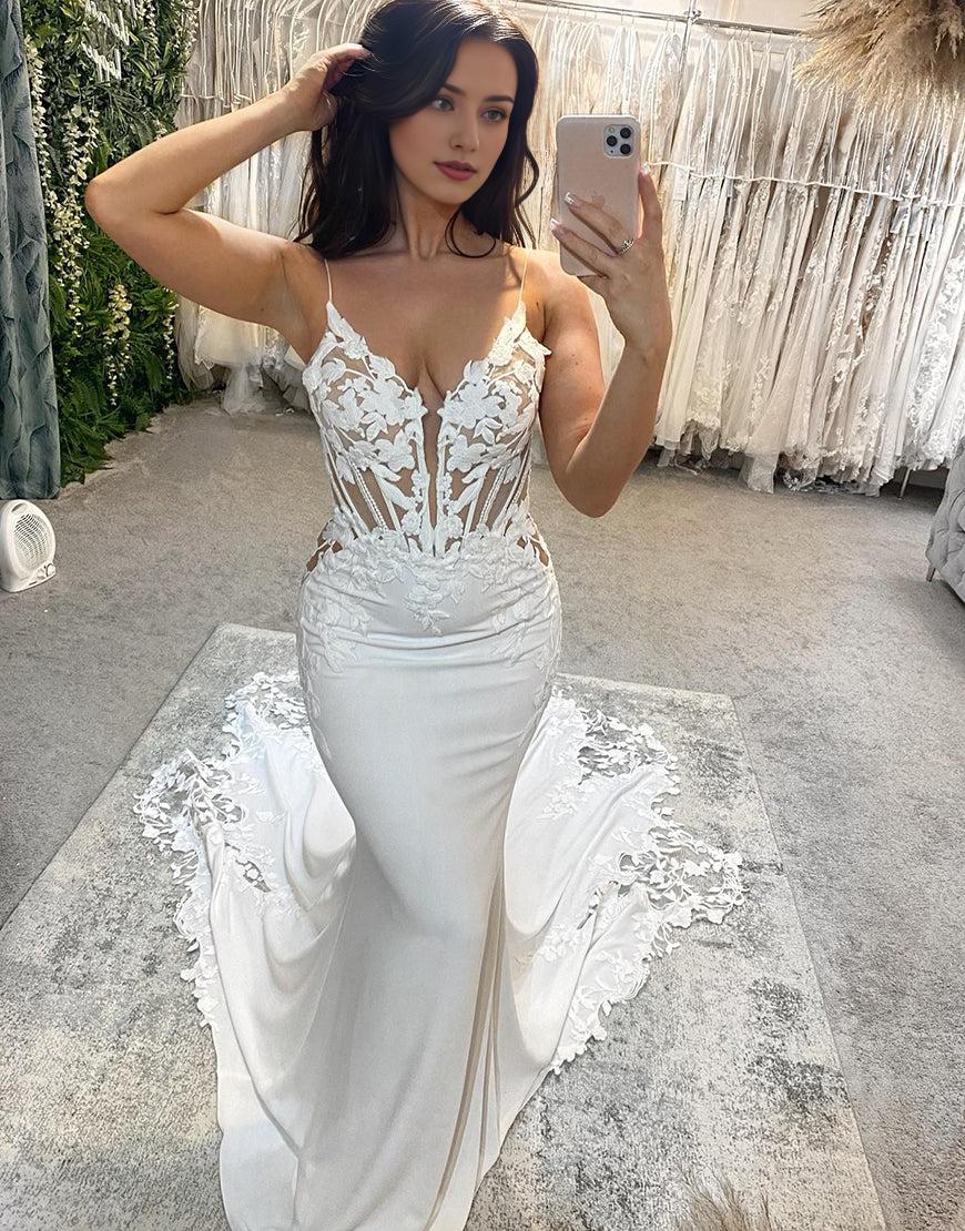 Mermaid V-Neck Spaghetti Strap Wedding Dress With Appliques