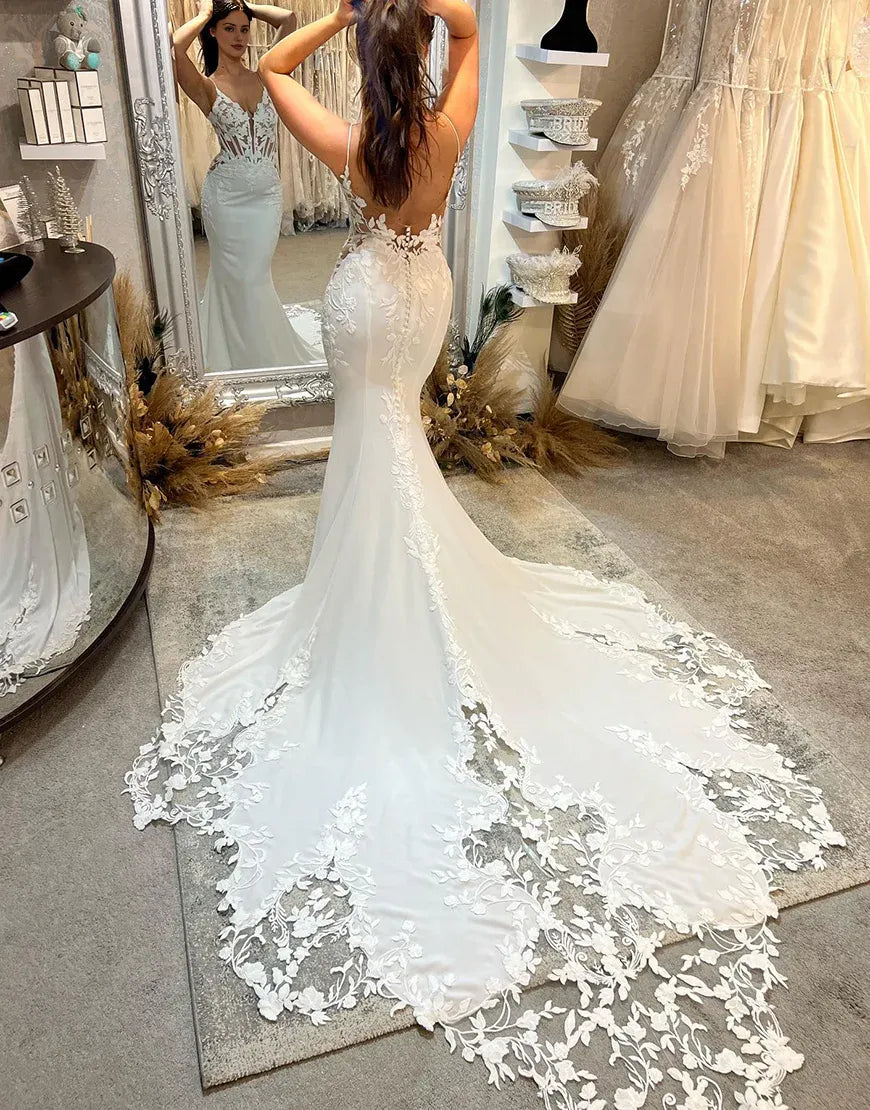 Mermaid V-Neck Spaghetti Strap Wedding Dress With Appliques