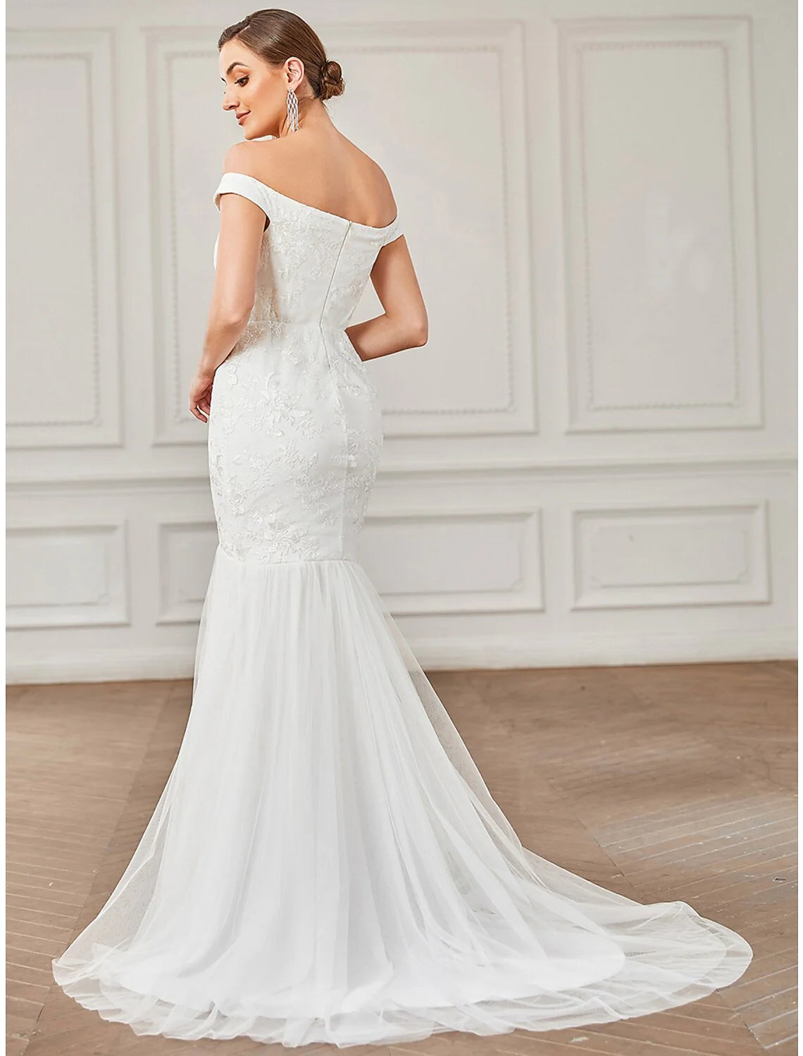 A-Line Off Shoulder Cap Sleeve Sweep / Brush Train Lace Bridal Gowns With Lace Appliques Wedding Dresses