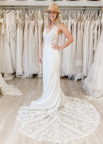 Boho Mermaid V-neck Bridal Dress with Lace Chapel Train Beautiful