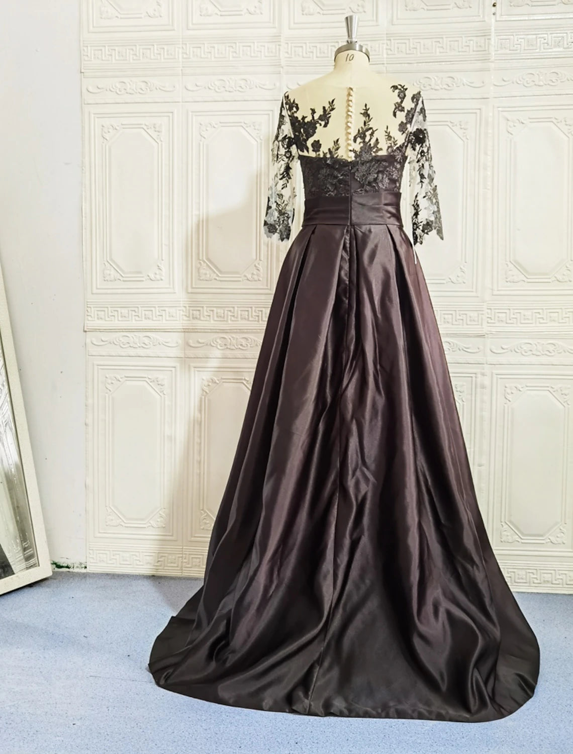 A-Line Evening Gown High Split Dress Sweep / Brush Train Half Sleeve Illusion Neck Satin with Slit Embroidery