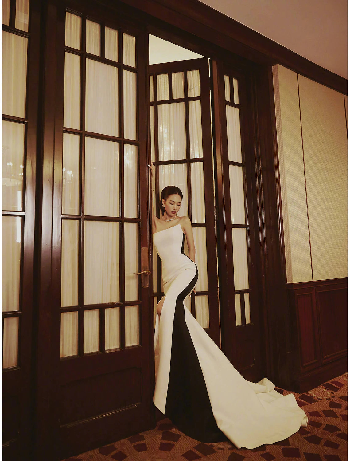 Sheath Mermaid Formal Evening Dress Sleeveless Strapless Stretch Satin Sweep Brush Prom Dress With Slit