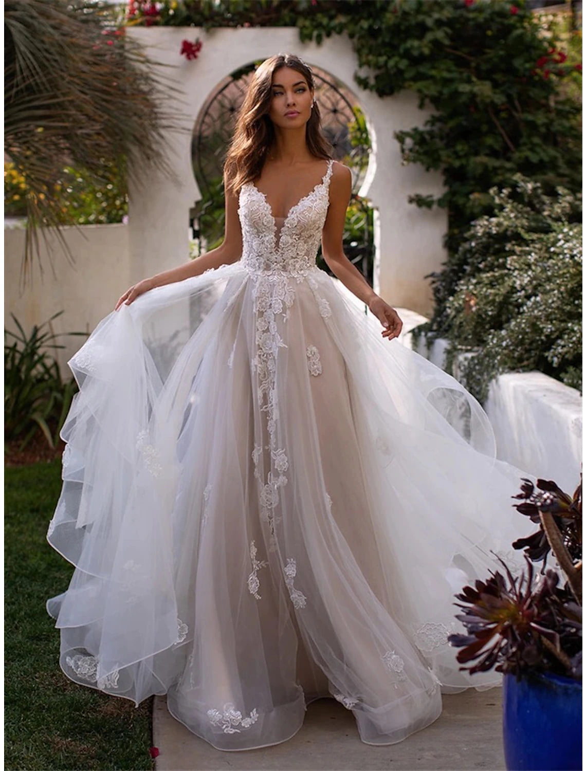 Beach Open Back Sexy Wedding Dresses A-Line Sweetheart Regular Straps Chapel Train Lace Bridal Gowns With Appliques