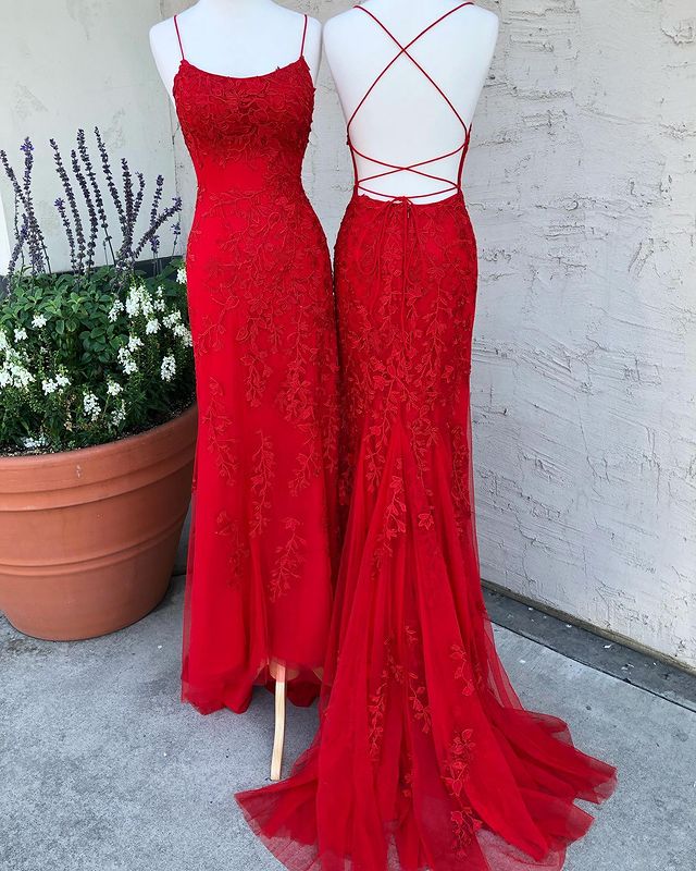 Mermaid Scoop Neck Lavender/Red Lace Prom Dresses with Beading Appliques