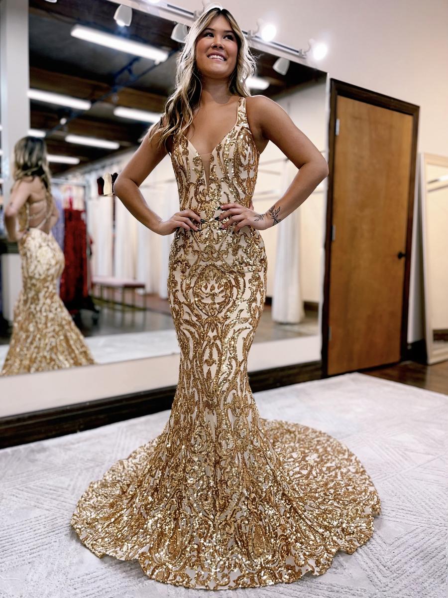 Prom dress beautiful dress is sequined with a beautiful pattern