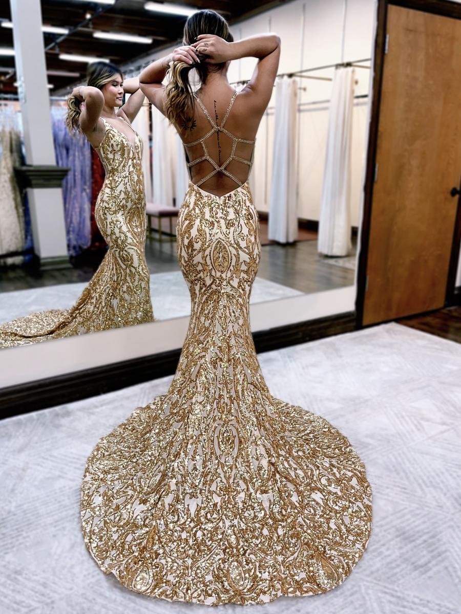 Prom dress beautiful dress is sequined with a beautiful pattern