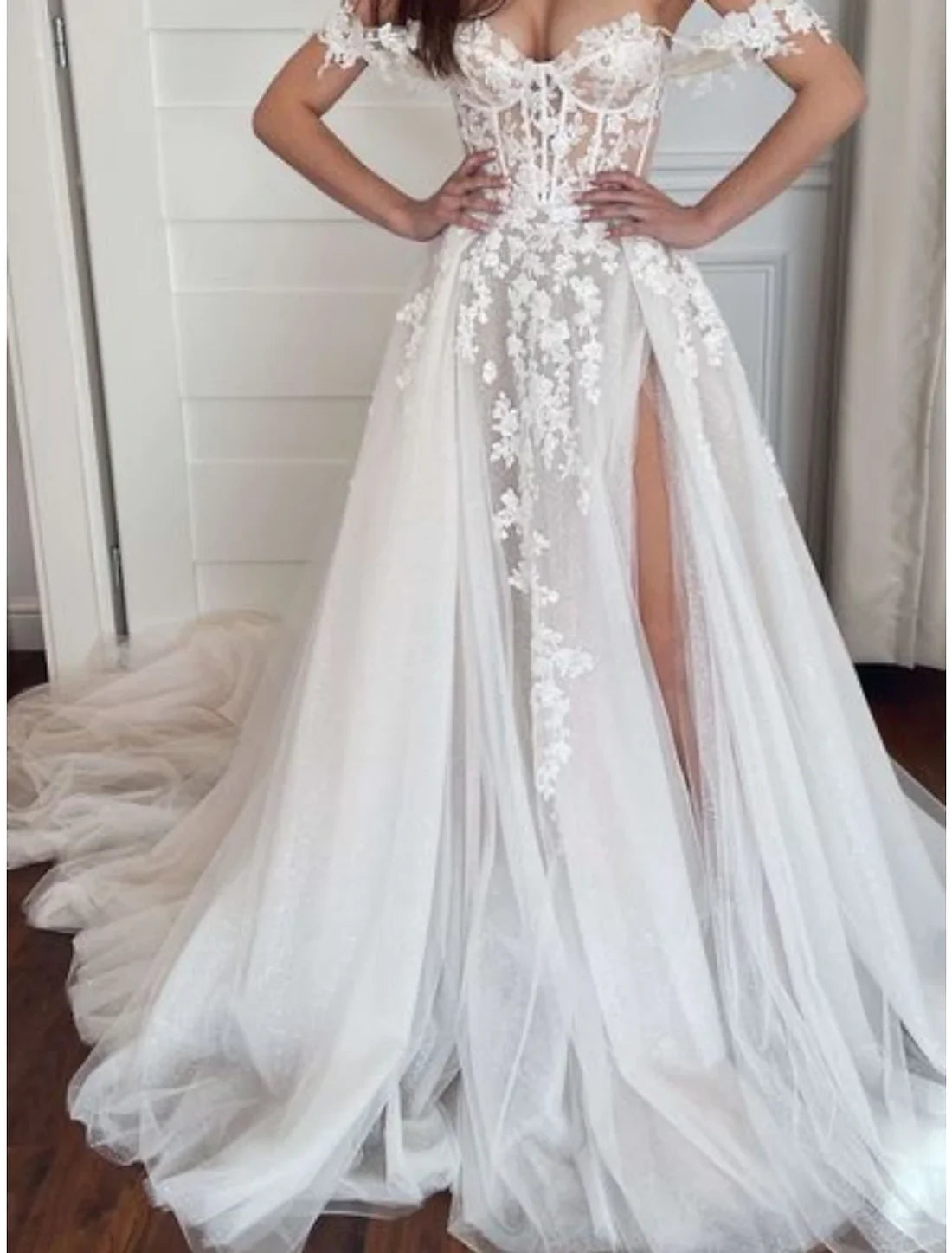Beach Formal Wedding Dresses A-Line Sweetheart Sleeveless Court Train Lace Bridal Gowns With Pleats Split Front Sexy