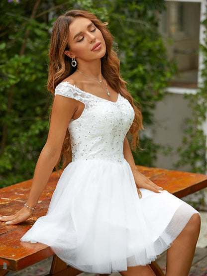 A-Line/Princess Tulle Lace V-neck Sleeveless Short/Mini Homecoming Dresses