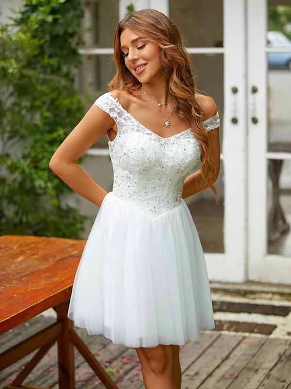 A-Line/Princess Tulle Lace V-neck Sleeveless Short/Mini Homecoming Dresses