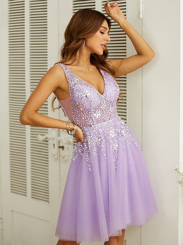 A-Line/Princess Tulle Beading V-neck Sleeveless Knee-Length Dresses