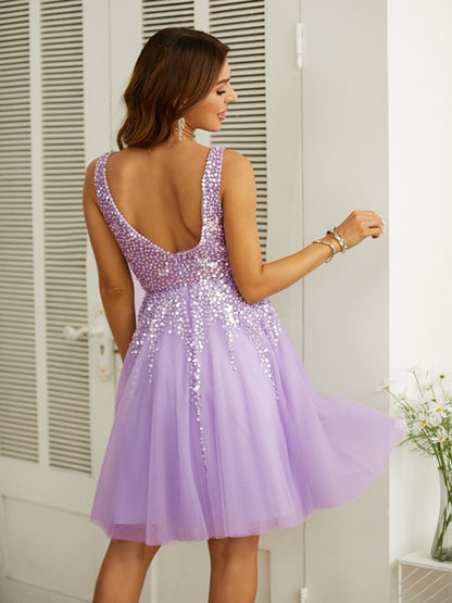 A-Line/Princess Tulle Beading V-neck Sleeveless Knee-Length Dresses