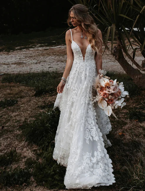 Charming Wedding Dresses A-Line Sweetheart Camisole Spaghetti Strap Court Train Lace Bridal Gowns With Appliques Split Front