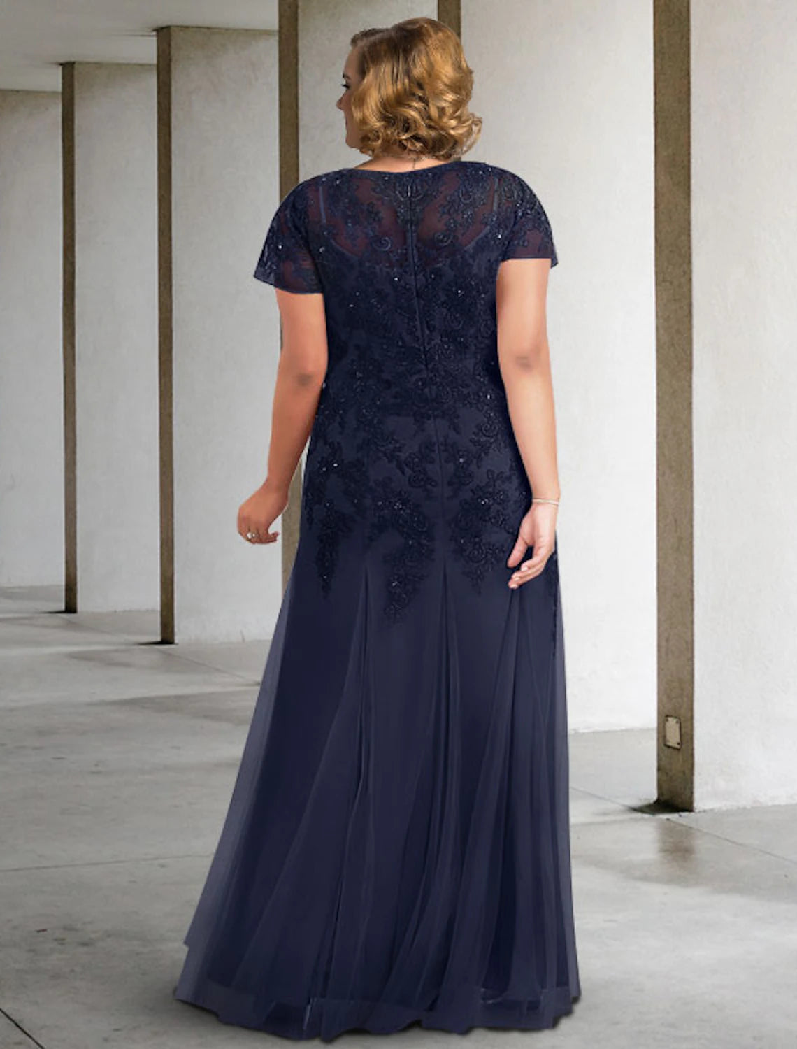 A-Line Mother of the Bride Dress Elegant Plus Size Jewel Neck Floor Length Lace Tulle Short Sleeve with Pleats Appliques