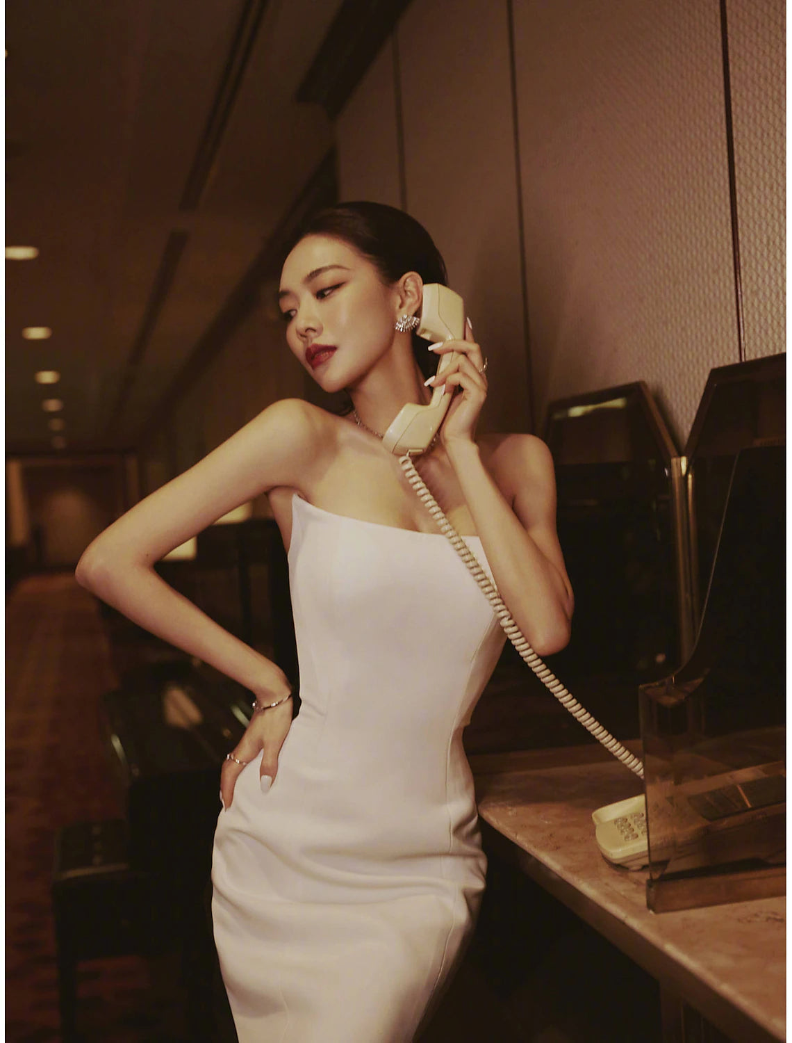 Sheath Mermaid Formal Evening Dress Sleeveless Strapless Stretch Satin Sweep Brush Prom Dress With Slit