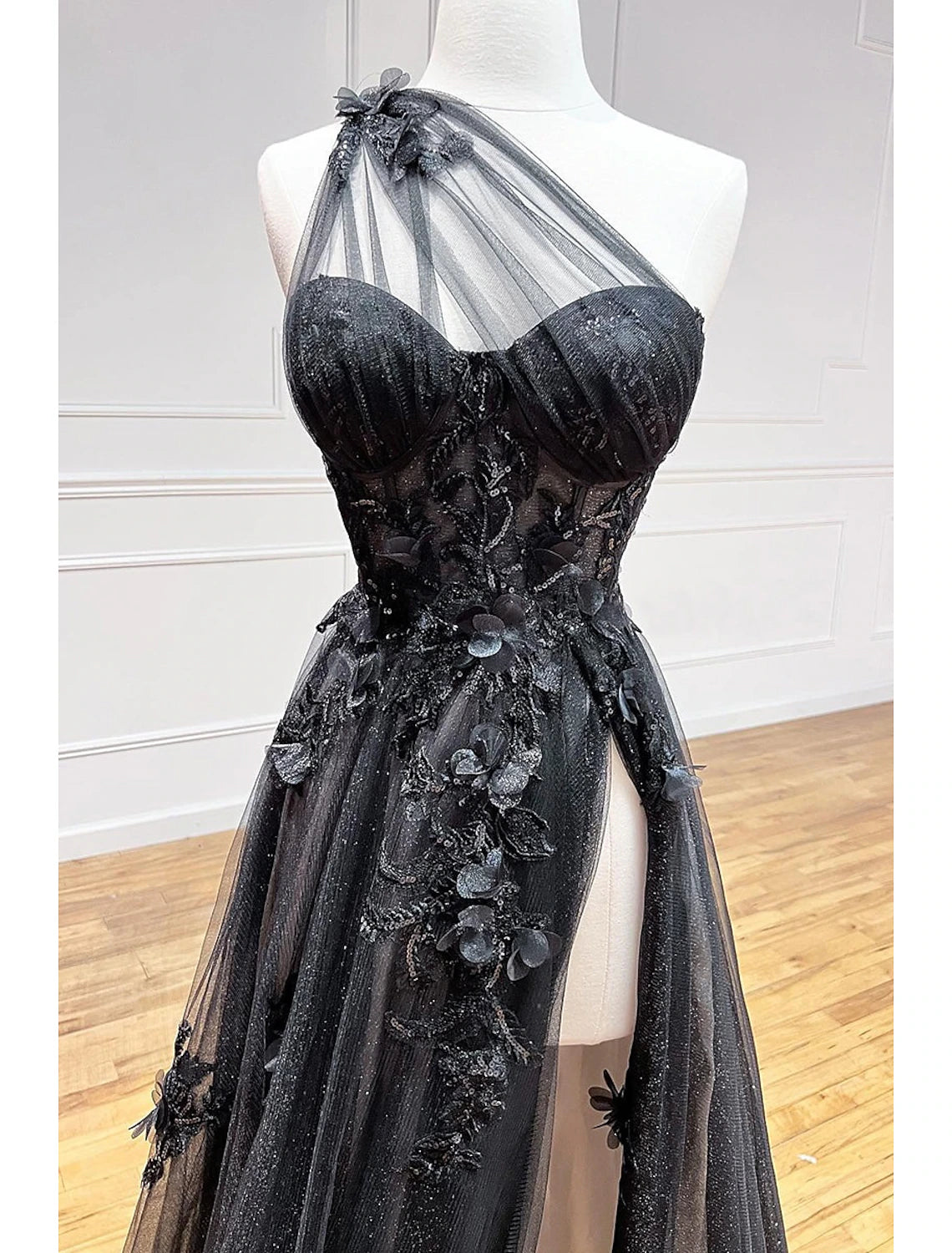 A-Line Prom Dresses Black Dress Plus Size Formal Wedding Guest Sweep / Brush Train Sleeveless One Shoulder Tulle Backless with Pleats Appliques