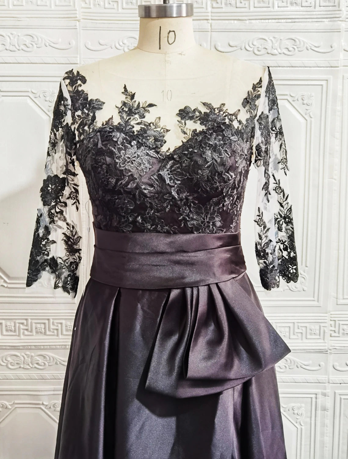 A-Line Evening Gown High Split Dress Sweep / Brush Train Half Sleeve Illusion Neck Satin with Slit Embroidery