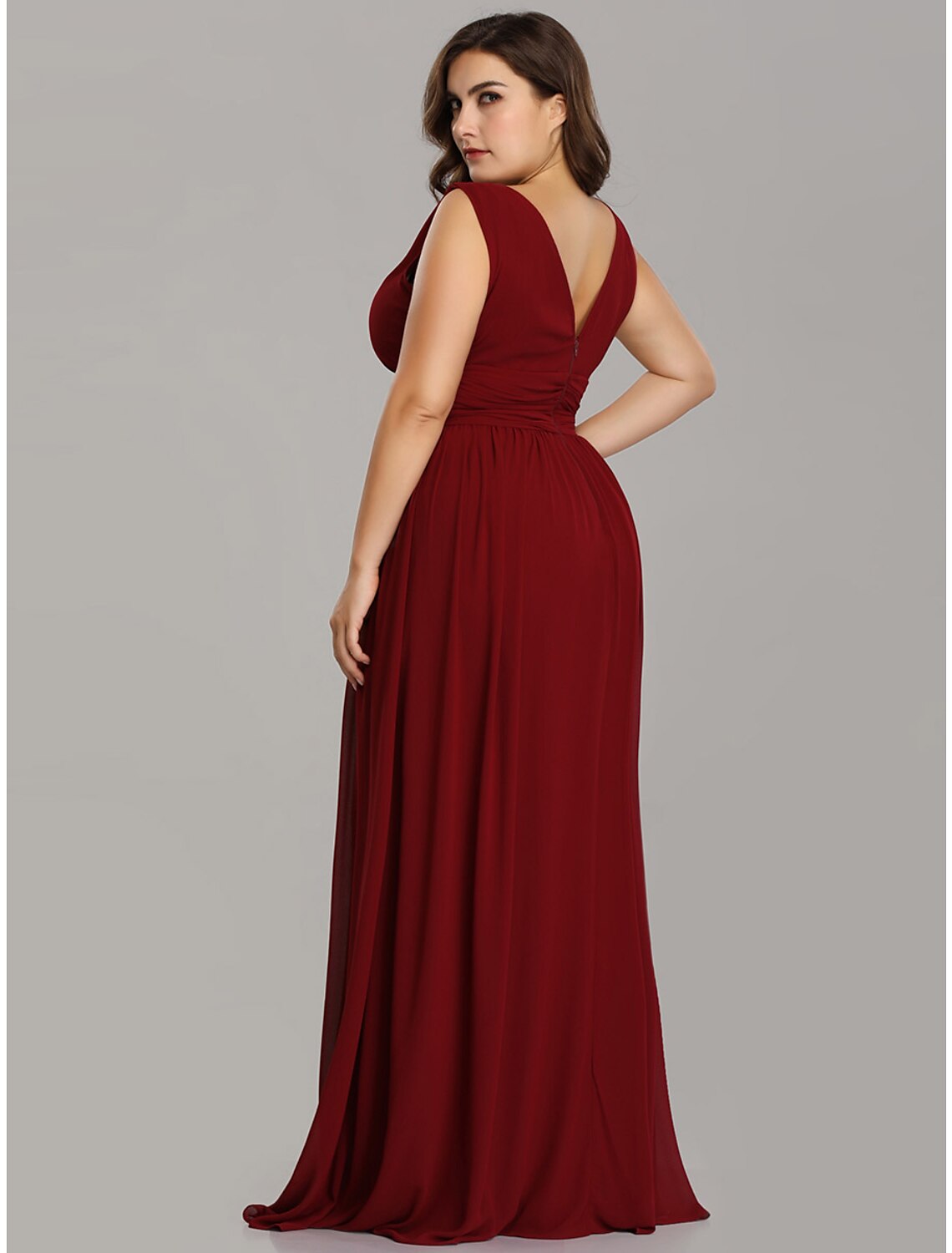 A-Line Evening Gown Plus Size Dress Wedding Guest Formal Evening Floor Length Sleeveless V Neck Bridesmaid Dress Chiffon V Back with Pleats