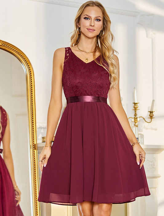A-Line Cocktail Dresses Elegant Dress Wedding Guest Party Wear Knee Length Sleeveless V Neck Chiffon with Pleats