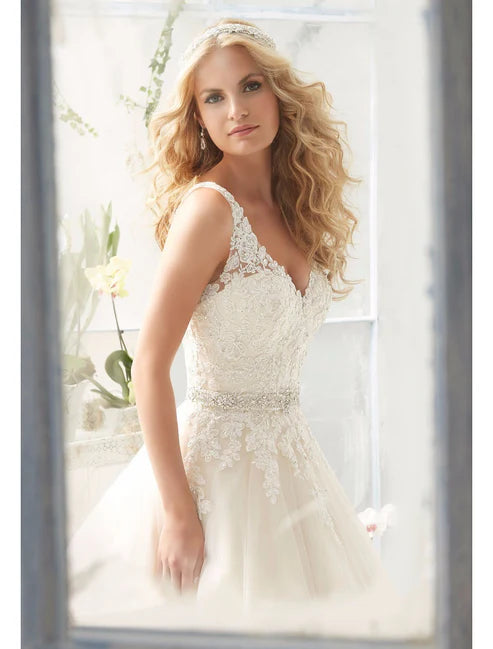 Charming Engagement Open Back Sexy Formal Wedding Dresses A-Line V Neck Sleeveless Court Train Lace Bridal Gowns