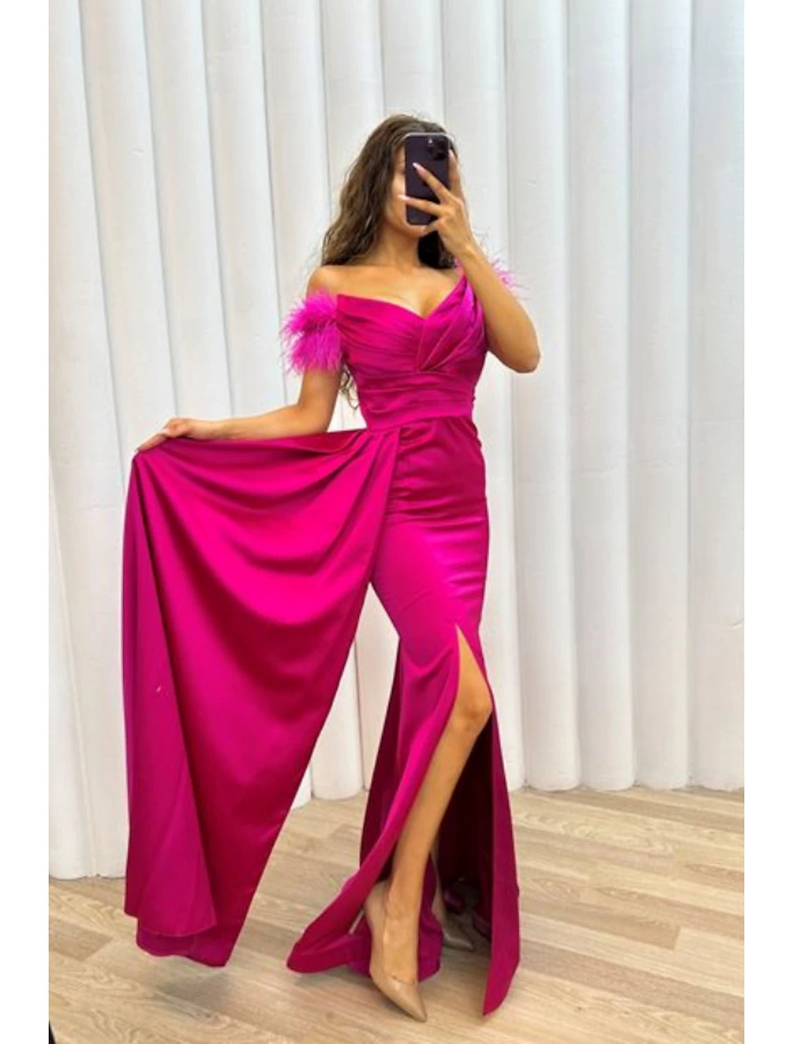 A-Line Evening Gown High Split Dress Formal Fall Sweep / Brush Train Short Sleeve Off Shoulder Satin with Feather Ruched Slit