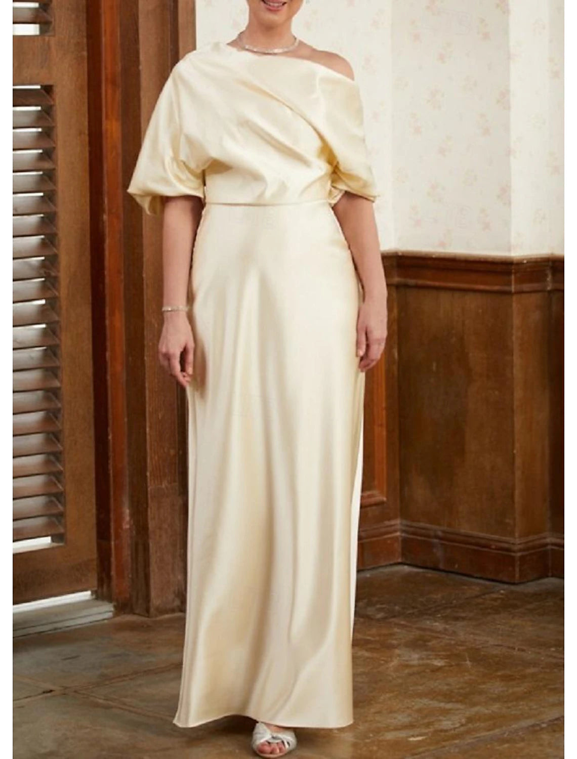 Sheath / Column Mother of the Bride Dress Off Shoulder Sweep / Brush Train Satin Half Sleeve with Ruching