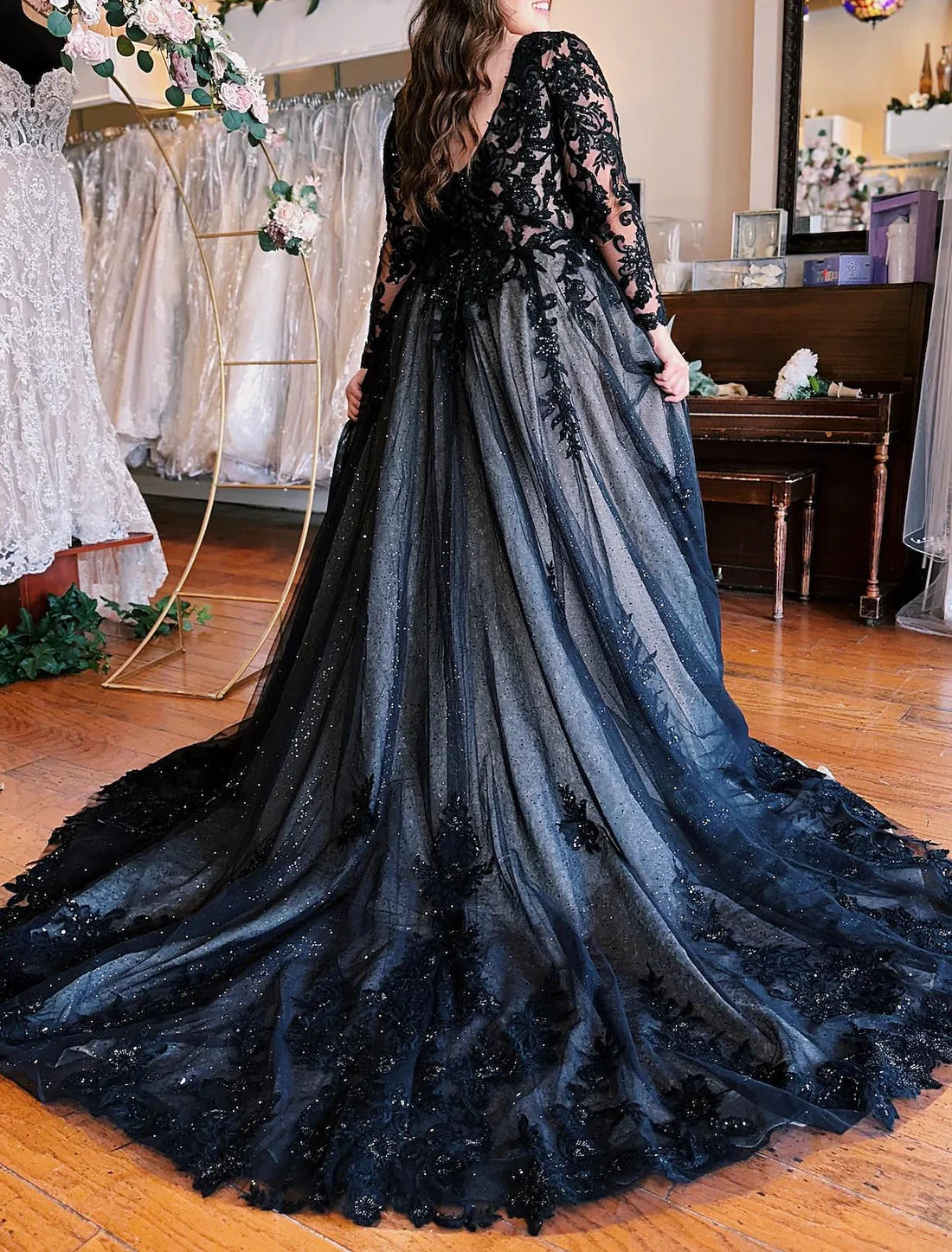 A-Line Evening Gown Black Dress Formal Wedding Court Train Sleeveless V Neck Fall Wedding Reception Tulle