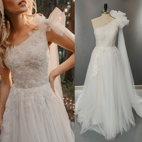 One Shoulder A Line Tulle Sleeveless Zipper Lace Wedding Dresses with Shawl Beautiful