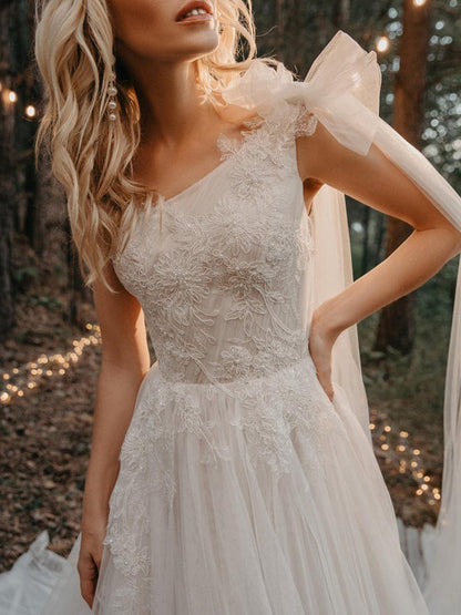 One Shoulder A Line Tulle Sleeveless Zipper Lace Wedding Dresses with Shawl Beautiful