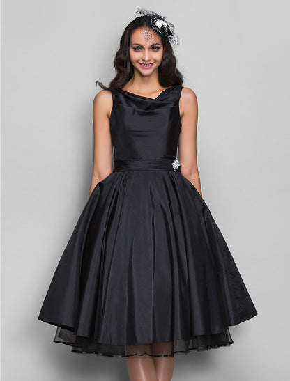 A-Line Cocktail Black Dress Plus Size Vintage Dress Halloween Wedding Guest Knee Length Sleeveless V Neck Taffeta with Pleats Crystals