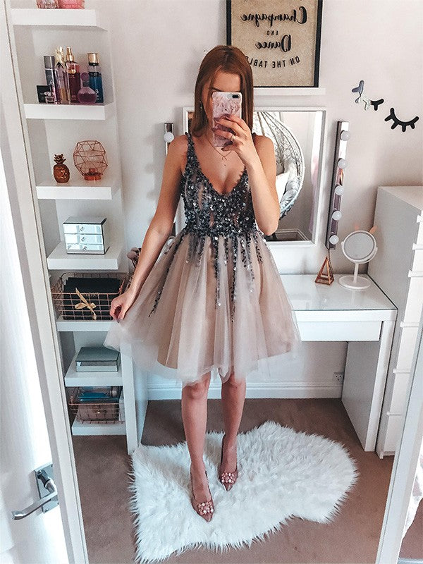 A-Line/Princess Tulle Sleeveless V-neck Sequin Short/Mini Dresses