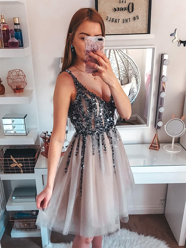 A-Line/Princess Tulle Sleeveless V-neck Sequin Short/Mini Dresses